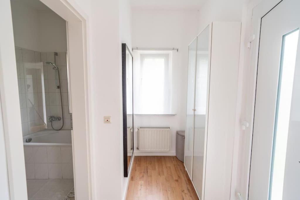 Wohnung Naehe Stadtzentrum Mit Wohnzimmer Und Kueche Koblenz  Luaran gambar