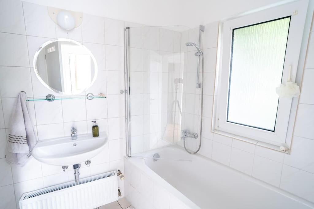 Wohnung Naehe Stadtzentrum Mit Wohnzimmer Und Kueche Koblenz  Luaran gambar