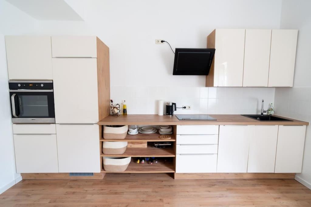 Wohnung Naehe Stadtzentrum Mit Wohnzimmer Und Kueche Koblenz  Luaran gambar