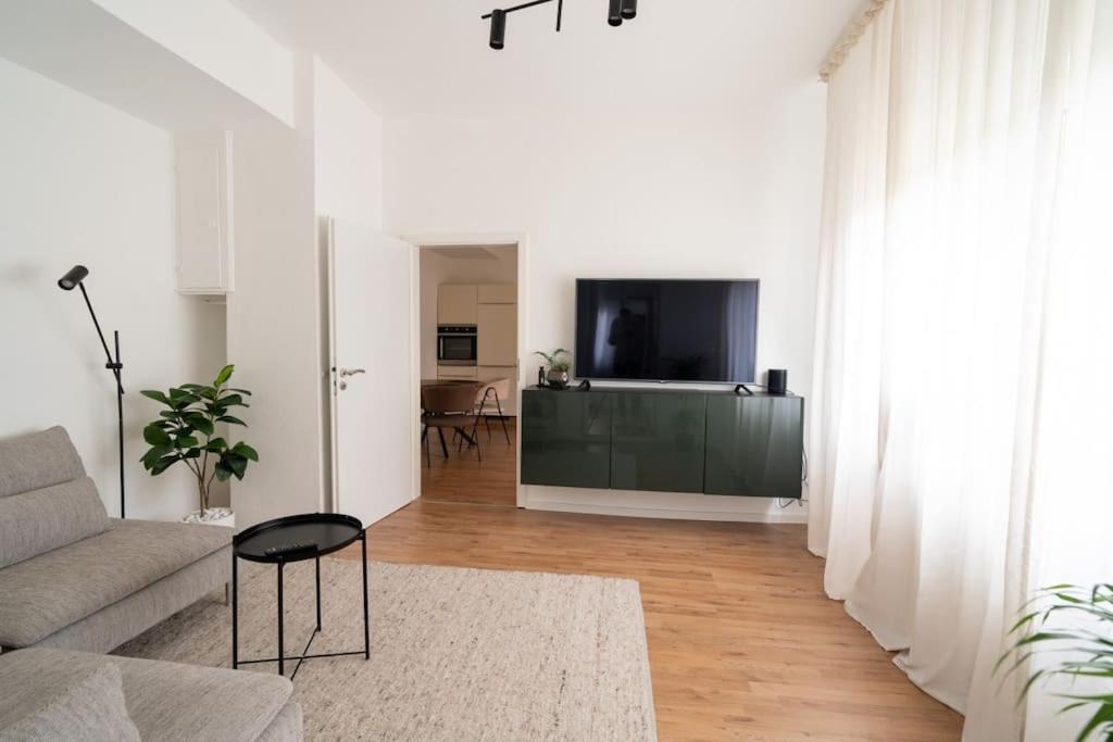 Wohnung Naehe Stadtzentrum Mit Wohnzimmer Und Kueche Koblenz  Luaran gambar